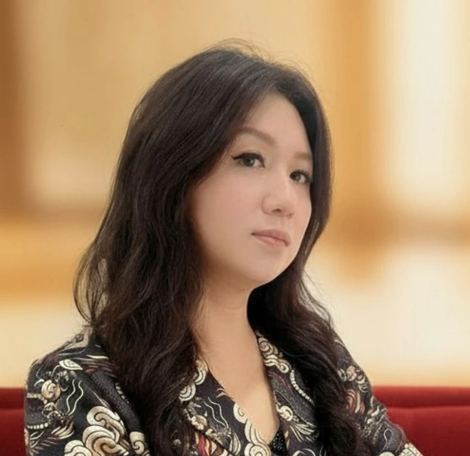Candis Yeo, Managing Director of AM8ZE